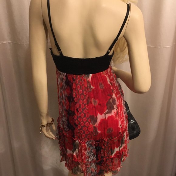 ADORABLE flowy ruffeled bottom GUESS summer dress! - Picture 10 of 15